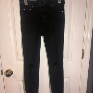 Cute cropped skinny jeans.